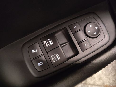 Used 2016 Dodge Challenger SRT Hellcat image 12