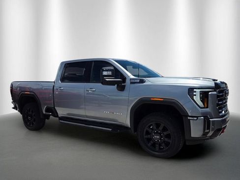 Used 2024 GMC Sierra 2500 AT4 AWD/4WD image 2