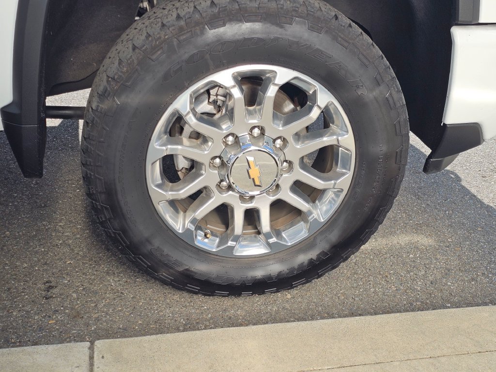 Used 2024 Chevrolet Silverado 2500 LTZ w/ LTZ Plus Package AWD/4WD image 9