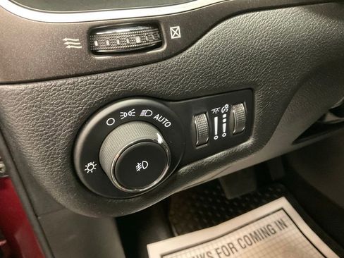 Used 2019 Jeep Cherokee Trailhawk w/ Cold Weather Group AWD/4WD image 21