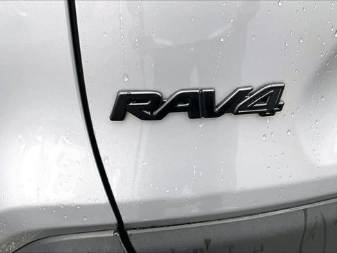 Used 2022 Toyota RAV4 XLE image 30