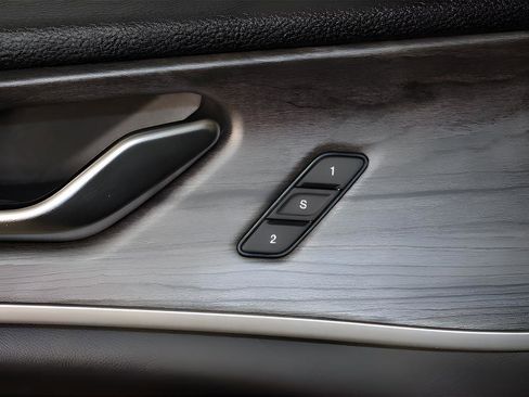 Used 2022 Jeep Grand Cherokee Limited 4xe image 30