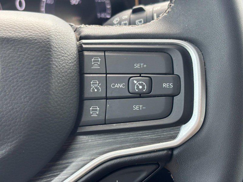 Used 2023 Jeep Wagoneer L Series II AWD/4WD image 19