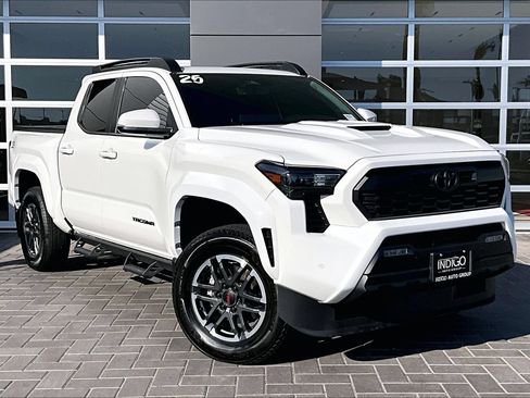 Used 2025 Toyota Tacoma TRD Sport w/ TRD Sport Upgrade Package AWD/4WD image 3