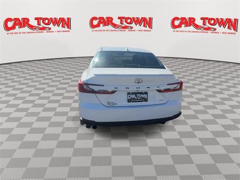 Used 2025 Toyota Camry Hybrid image 7