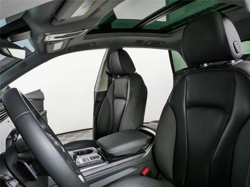 Used 2023 Audi Q8 Premium Plus w/ Premium Plus Package AWD/4WD image 6