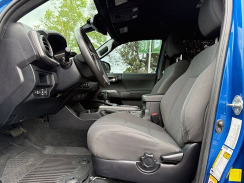 Used 2018 Toyota Tacoma TRD Off-Road AWD/4WD image 12