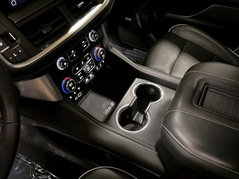 Used 2023 GMC Yukon SLT image 16