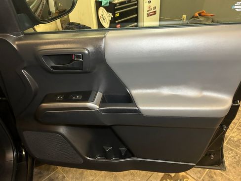 Used 2022 Toyota Tacoma SR5 AWD/4WD image 16