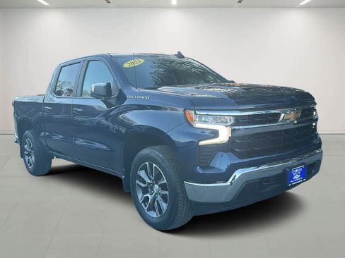 Used 2023 Chevrolet Silverado 1500 LT image 3