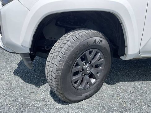 Certified 2023 Toyota Tacoma SR5 AWD/4WD image 10