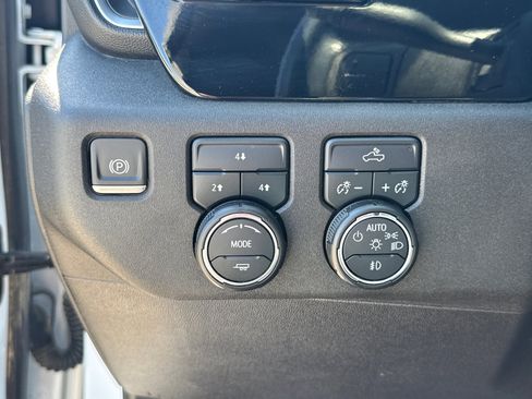 Used 2024 Chevrolet Silverado 2500 LT AWD/4WD image 15