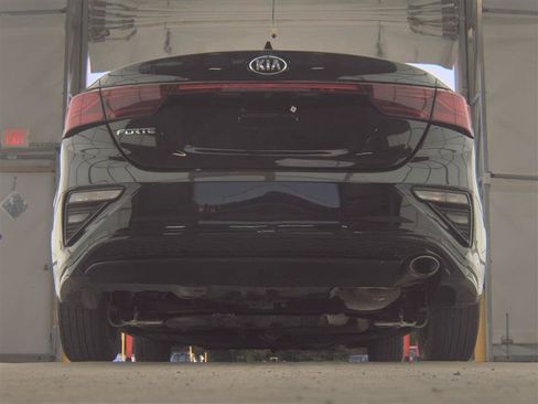 Used 2021 Kia Forte LXS FWD image 7
