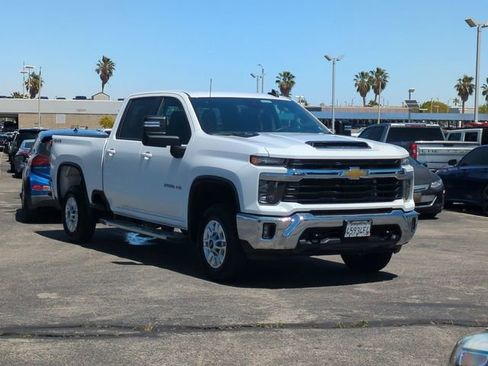 Used 2025 Chevrolet Silverado 2500 LT w/ Convenience Package AWD/4WD image 2