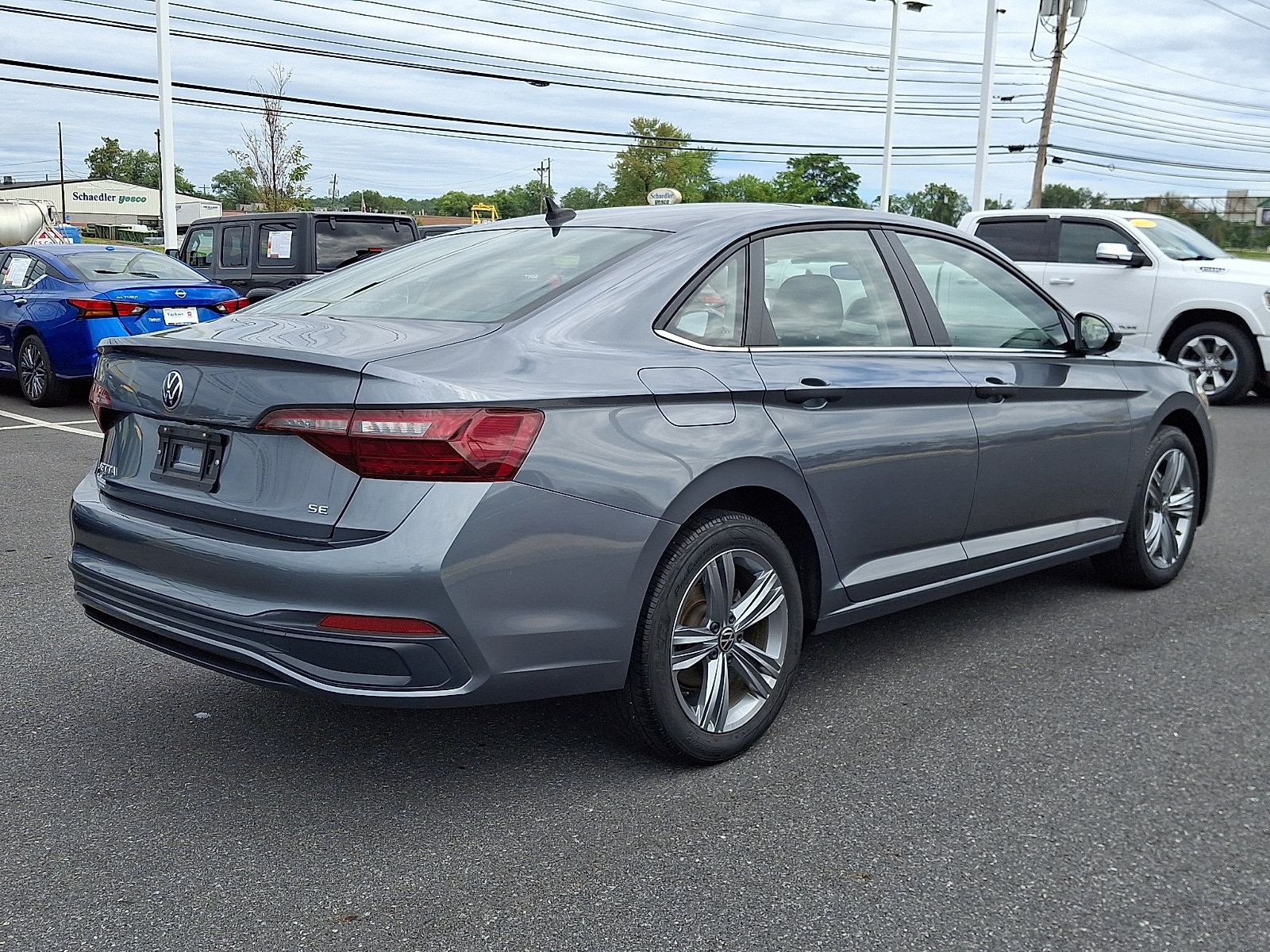 Used 2024 Volkswagen Jetta SE FWD image 6