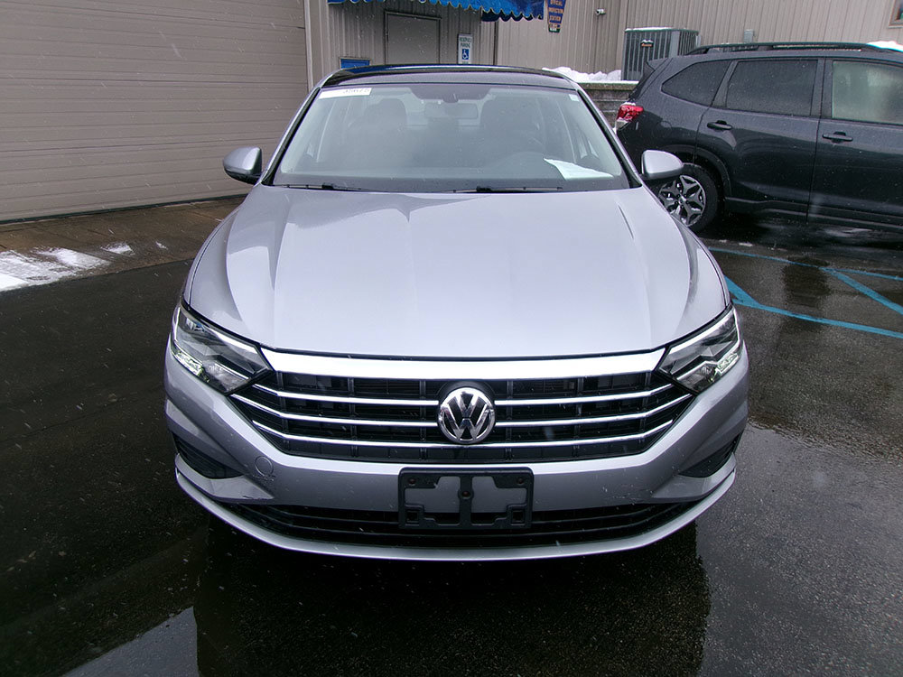 Used 2020 Volkswagen Jetta SE w/ SE Cold Weather Package FWD image 2