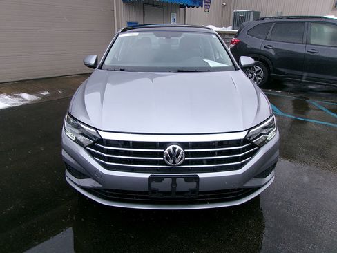 Used 2020 Volkswagen Jetta SE w/ SE Cold Weather Package image 2