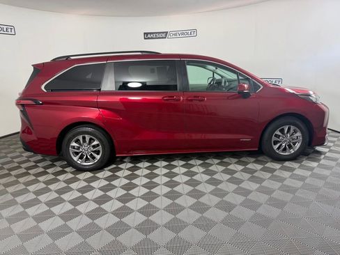 Used 2021 Toyota Sienna LE w/ LE Plus Package FWD image 7