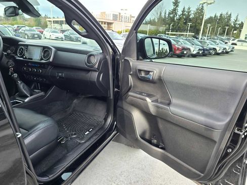 Used 2023 Toyota Tacoma TRD Off-Road image 11