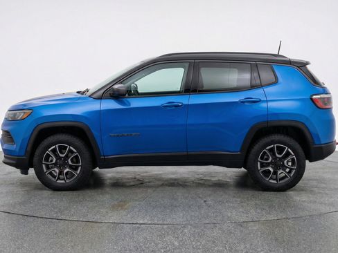 Used 2025 Jeep Compass Trailhawk image 5