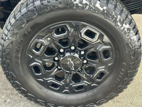 Used 2024 Chevrolet Silverado 3500 LT w/ Z71 Sport Edition image 6