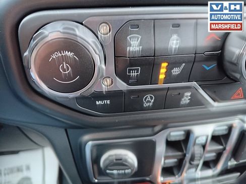 Used 2022 Jeep Wrangler Unlimited Rubicon w/ Cold Weather Group AWD/4WD image 5