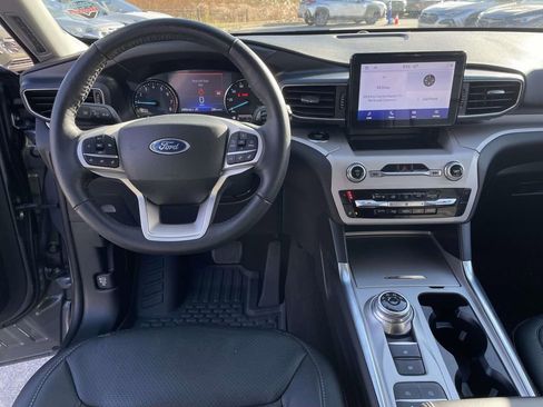 Used 2023 Ford Explorer XLT w/ Equipment Group 202A image 4