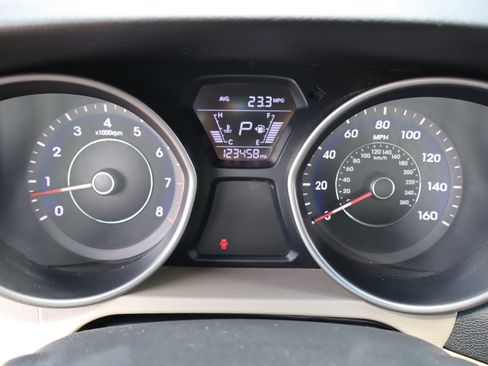 Used 2016 Hyundai Elantra SE FWD image 23