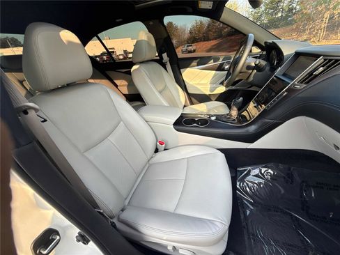 Used 2024 INFINITI Q50 Sensory image 25
