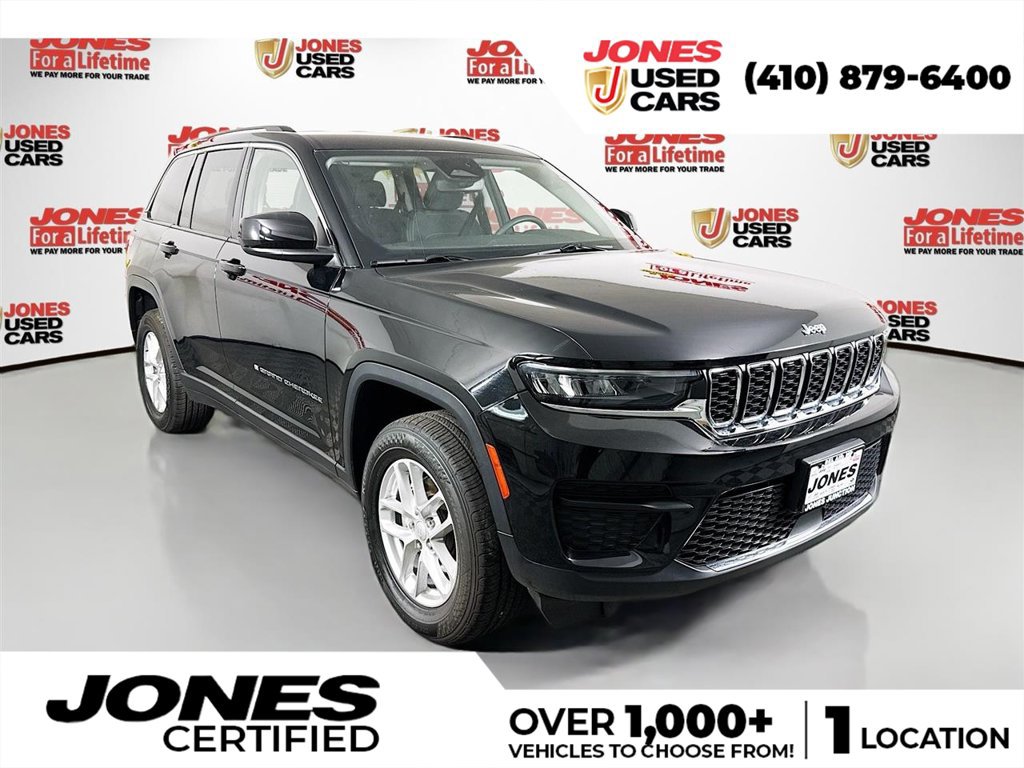 Used 2023 Jeep Grand Cherokee Laredo AWD/4WD image 1