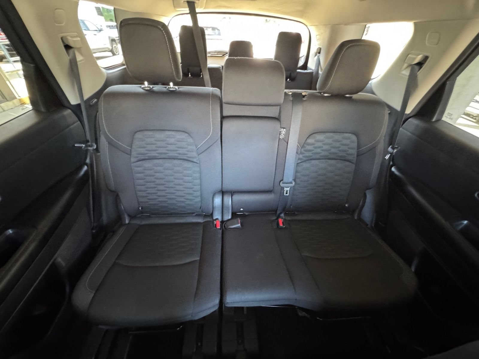 Used 2025 Nissan Pathfinder SV AWD/4WD image 40