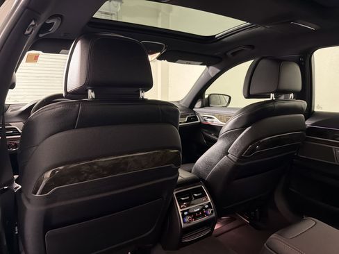 Used 2020 BMW 740i w/ M Sport Package RWD image 30