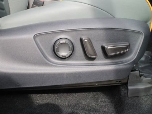 Used 2025 Toyota Tacoma Trailhunter image 40