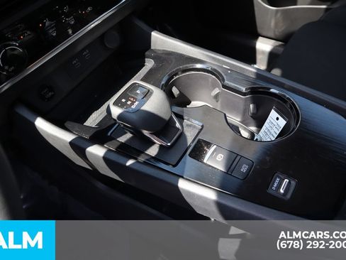 Used 2024 Nissan Rogue S FWD image 30