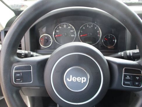 Used 2011 Jeep Liberty Sport AWD/4WD image 18