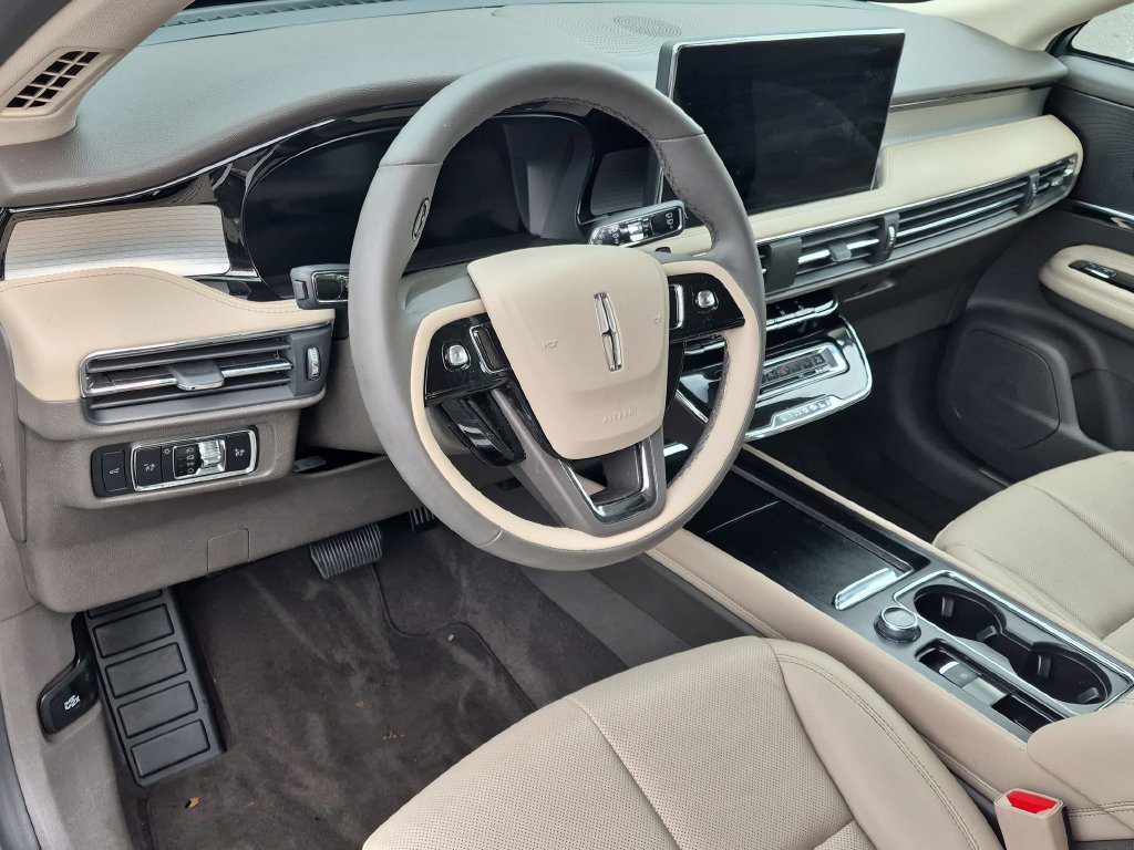 Used 2024 Lincoln Corsair AWD w/ Equipment Group 101A image 12