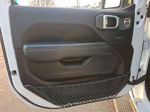 Used 2018 Jeep Wrangler Unlimited Sahara image 12