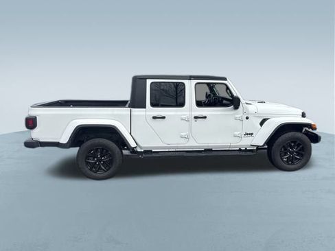 Used 2022 Jeep Gladiator Sport image 10