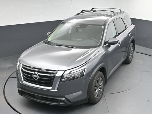 Certified 2025 Nissan Pathfinder SV FWD image 30