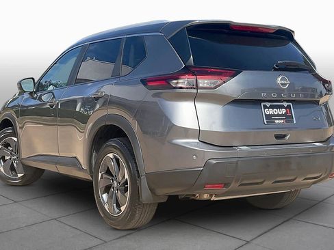 Used 2024 Nissan Rogue SV w/ SV Premium Package FWD image 12