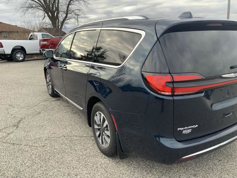 Used 2021 Chrysler Pacifica Limited w/ Premium & Safety Sphere Group image 20