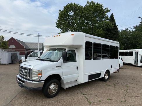 Used 2013 Ford E-350 and Econoline 350 Super Duty w/ Shuttle Bus Prep Pkg RWD image 3