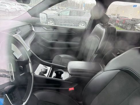 Used 2025 Jeep Grand Cherokee L Altitude image 12