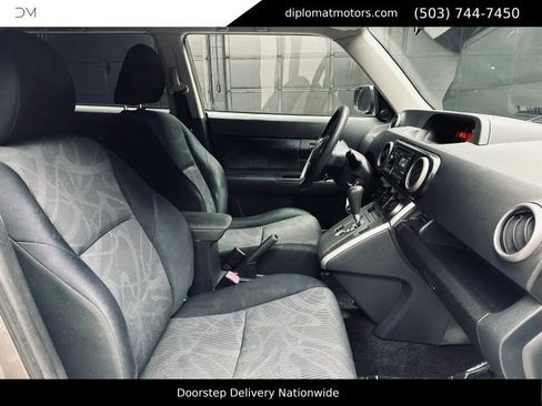 Used 2012 Scion xB FWD image 20