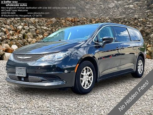 Used 2022 Chrysler Voyager LX FWD image 1