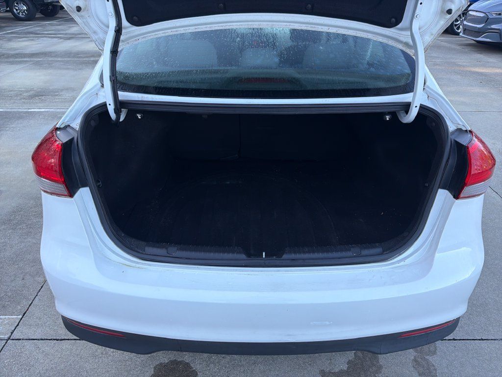Used 2017 Kia Forte LX FWD image 28