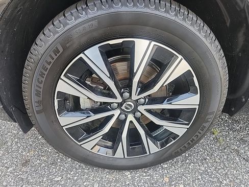 Certified 2024 Volvo XC60 B5 Core w/ Protection Package Premier AWD/4WD image 9