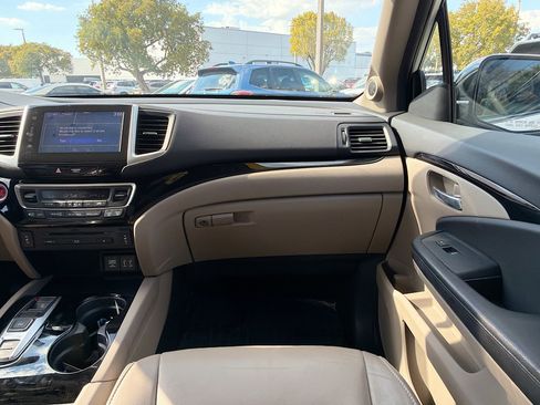 Used 2016 Honda Pilot Touring image 18