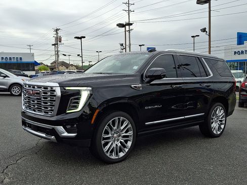 Used 2025 GMC Yukon Denali w/ Sun & Power Step Package AWD/4WD image 3