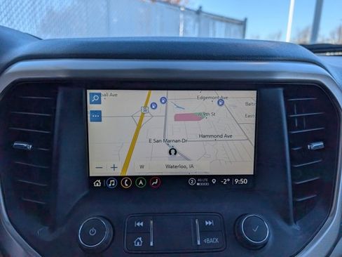 Used 2022 GMC Acadia Denali image 4